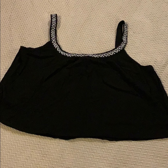Black flowy crop top - Picture 3 of 3